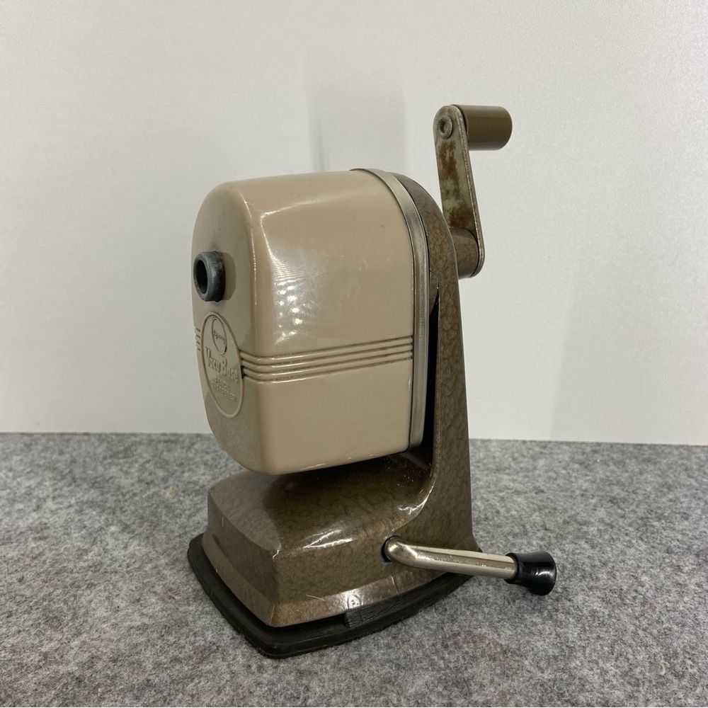 Vintage Apsco Vacu Baso Pencil Sharpener 
1060’s-1970’s